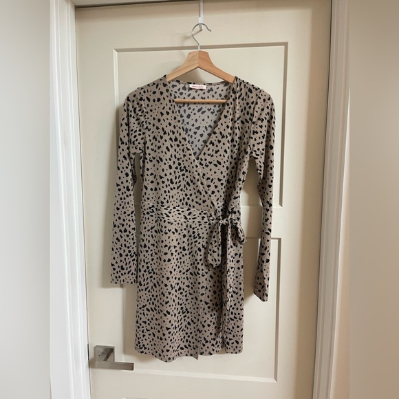 Boutique Long-sleeve Cheetah Print Wrap Dress - Picture 1 of 4